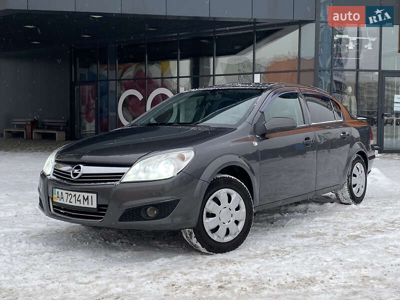 Седан Opel Astra 2012 в Киеве