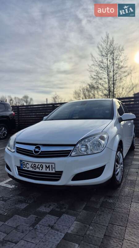 Хэтчбек Opel Astra 2009 в Каменке-Бугской фото Хэтчбек Opel Astra 2009 в Каменке-Бугской