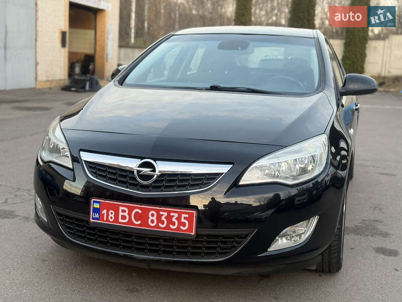 Хэтчбек Opel Astra 2010 в Ровно