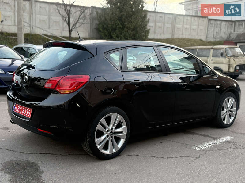 Хэтчбек Opel Astra 2010 в Ровно