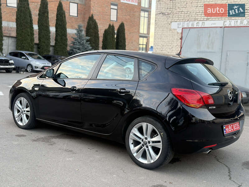 Хэтчбек Opel Astra 2010 в Ровно