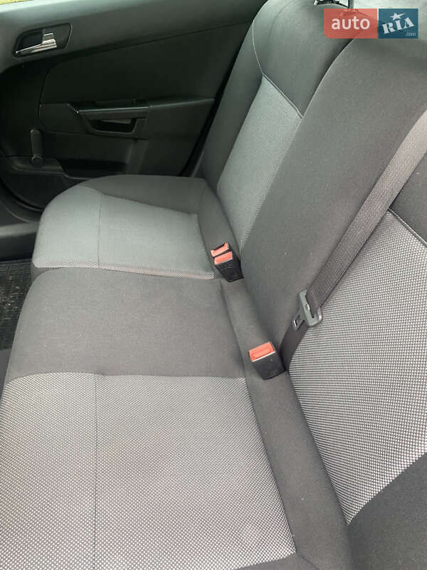 Універсал Opel Astra 2010 в Самборі