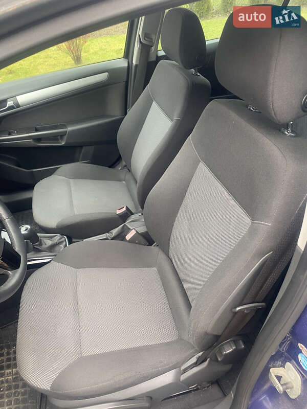 Універсал Opel Astra 2010 в Самборі