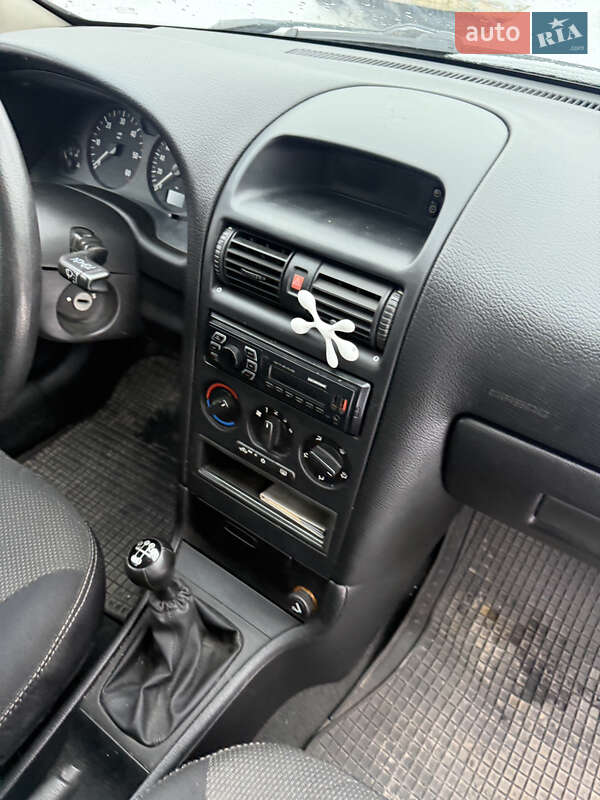 Универсал Opel Astra 2001 в Кременце