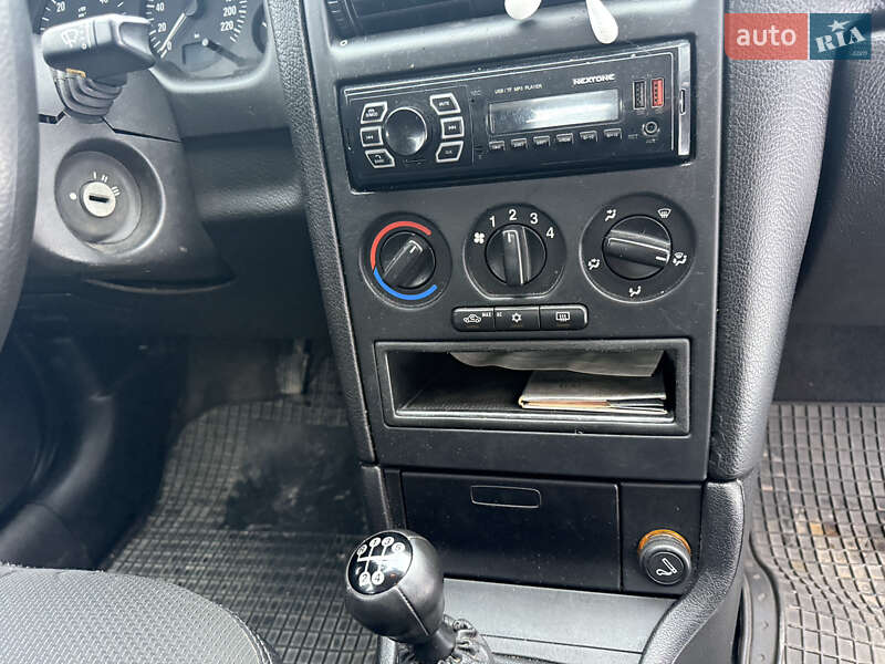 Универсал Opel Astra 2001 в Кременце