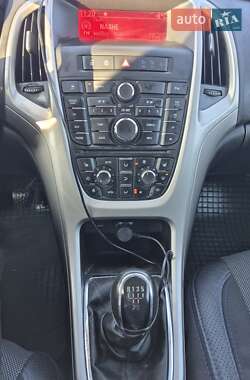 Универсал Opel Astra 2013 в Буче