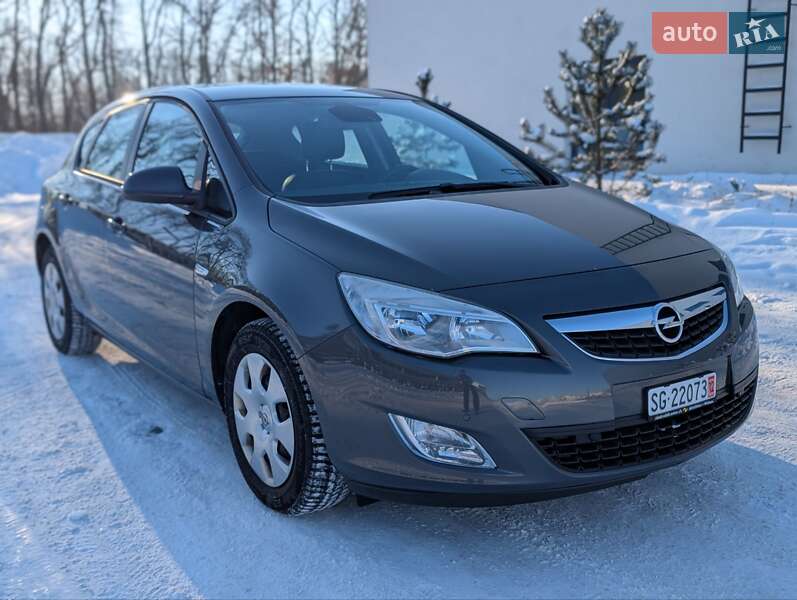 Хэтчбек Opel Astra 2012 в Луцке