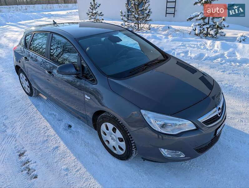 Хэтчбек Opel Astra 2012 в Луцке