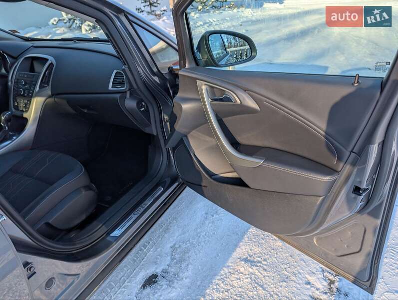 Хэтчбек Opel Astra 2012 в Луцке