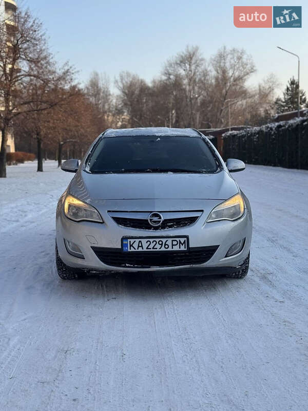 Универсал Opel Astra 2012 в Киеве