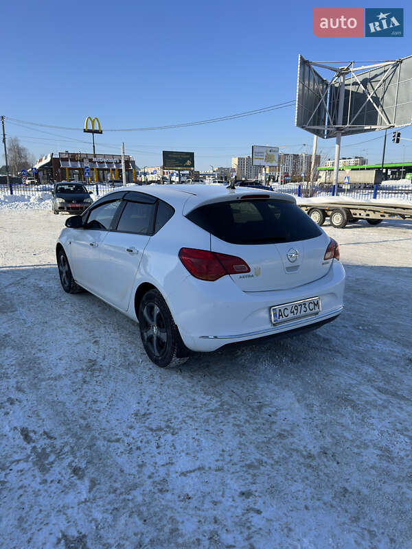 Хэтчбек Opel Astra 2014 в Ковеле