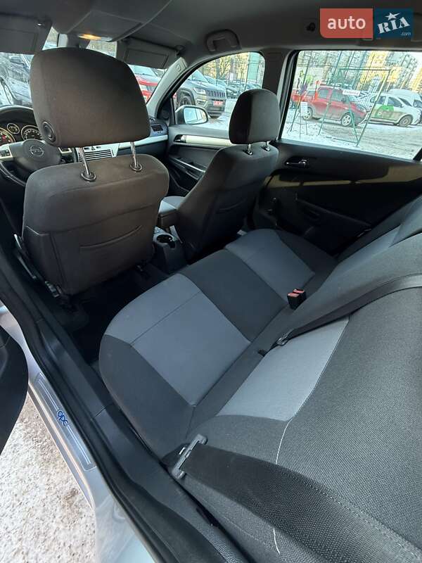 Универсал Opel Astra 2008 в Сумах