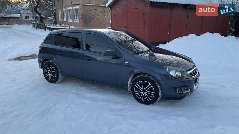 Хэтчбек Opel Astra 2009 в Коростене