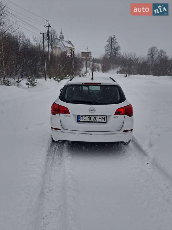 Универсал Opel Astra 2015 в Дрогобыче