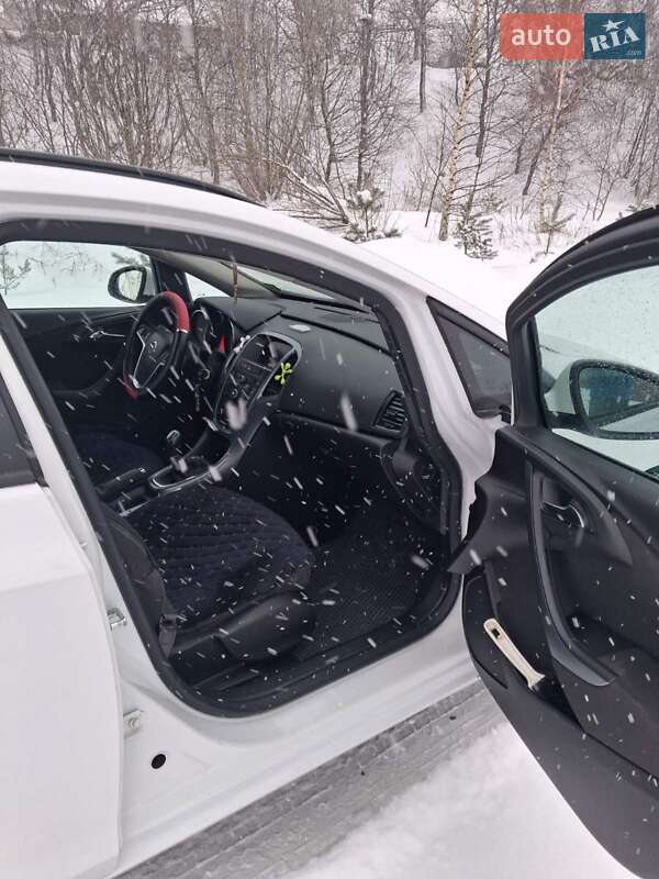 Универсал Opel Astra 2015 в Дрогобыче