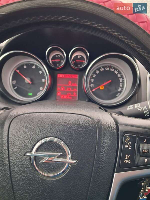 Универсал Opel Astra 2015 в Дрогобыче