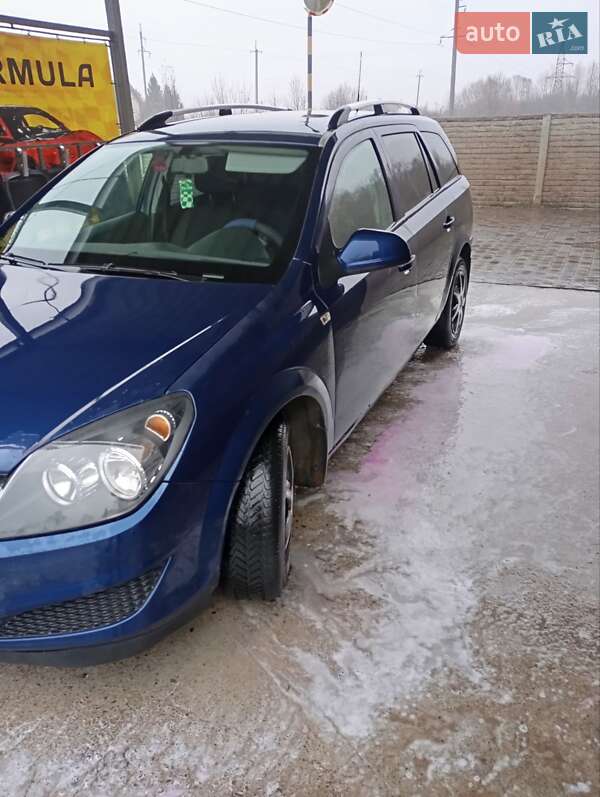 Универсал Opel Astra 2011 в Богородчанах