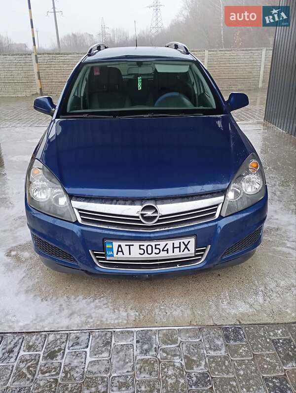 Универсал Opel Astra 2011 в Богородчанах