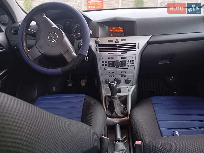 Универсал Opel Astra 2011 в Богородчанах