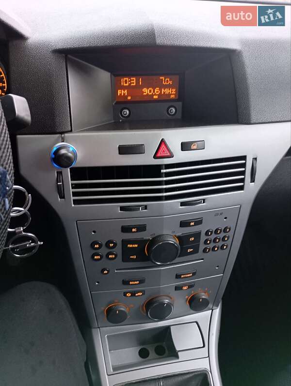 Универсал Opel Astra 2011 в Богородчанах