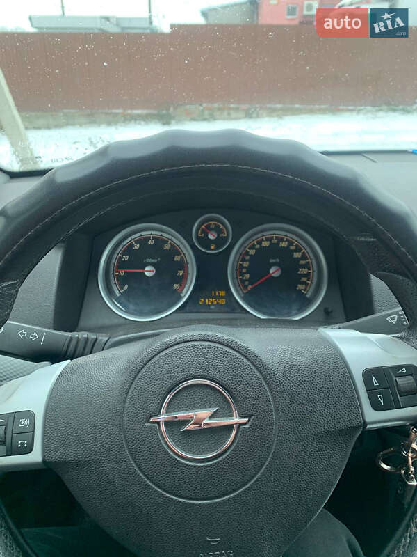 Универсал Opel Astra 2005 в Дубно