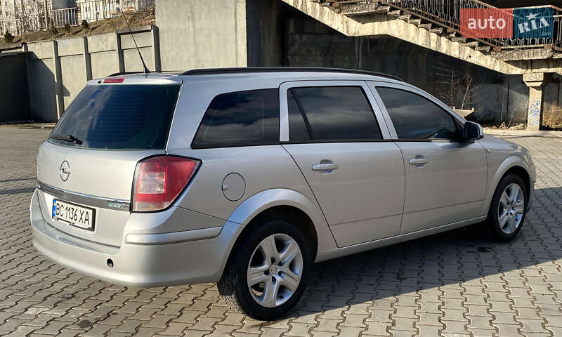 Универсал Opel Astra 2009 в Дрогобыче