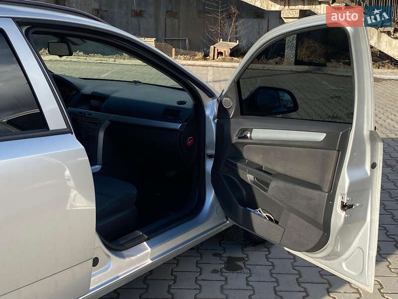 Универсал Opel Astra 2009 в Дрогобыче