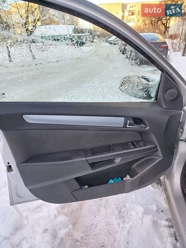 Универсал Opel Astra 2005 в Винниках