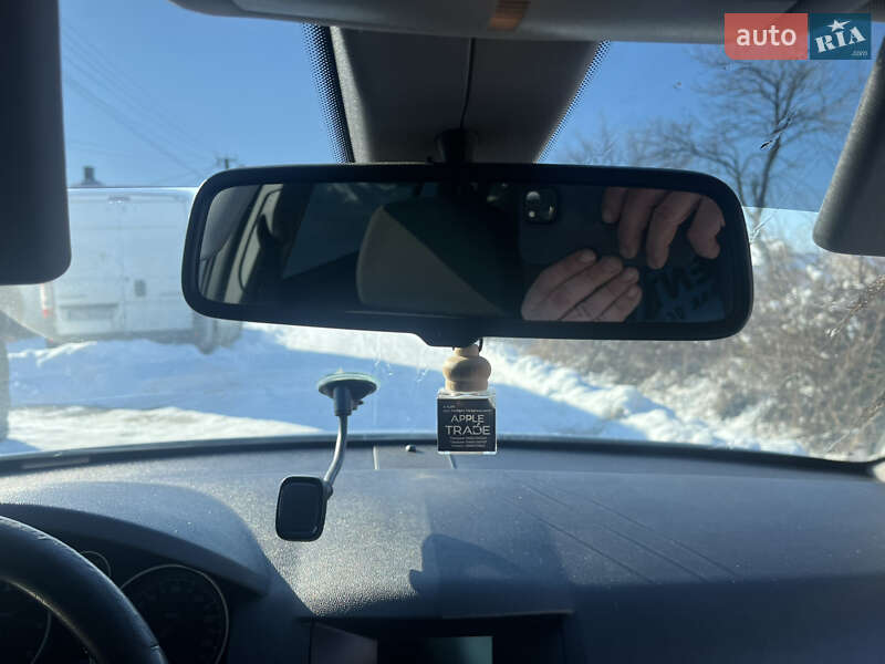 Универсал Opel Astra 2009 в Хусте