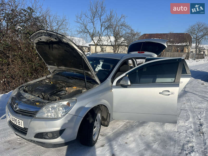 Универсал Opel Astra 2009 в Хусте