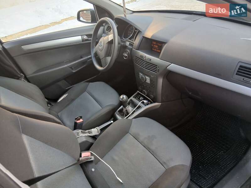 Хэтчбек Opel Astra 2005 в Черновцах