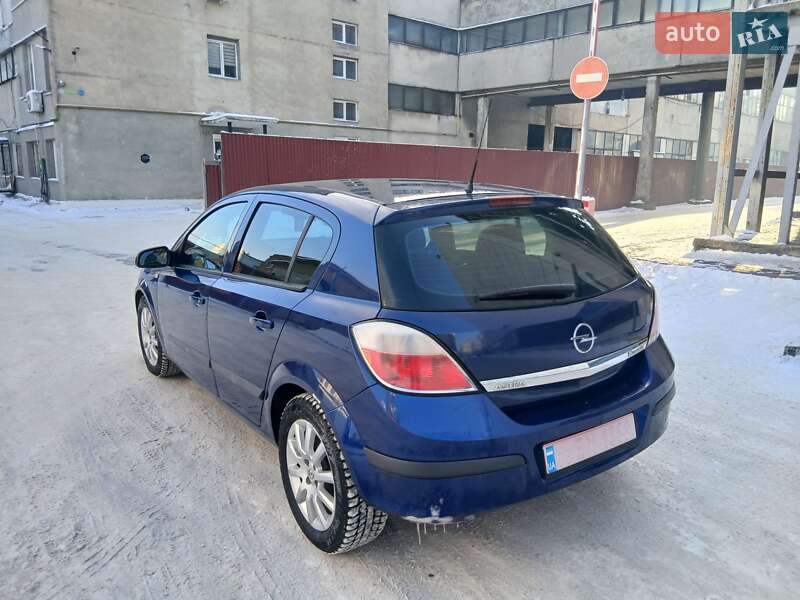 Хэтчбек Opel Astra 2005 в Черновцах