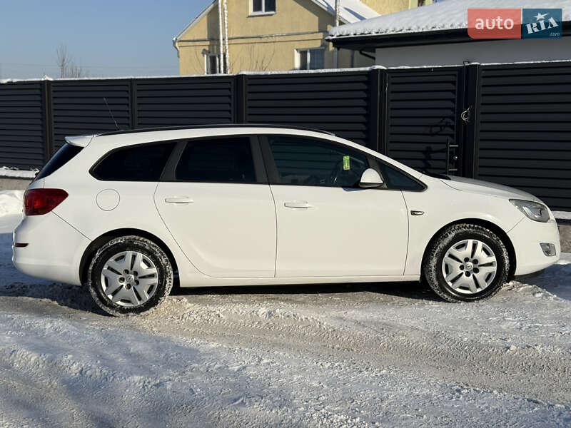 Универсал Opel Astra 2011 в Хмельницком