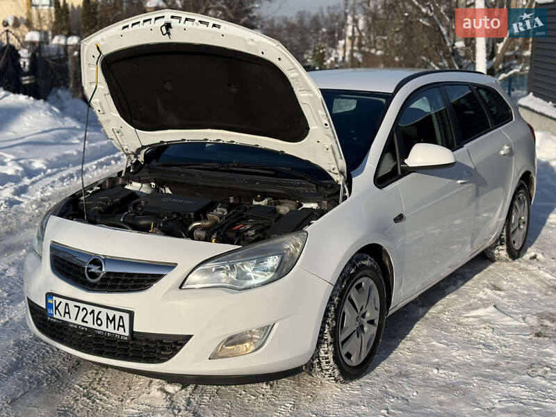 Универсал Opel Astra 2011 в Хмельницком