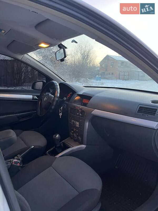 Хэтчбек Opel Astra 2005 в Немирове