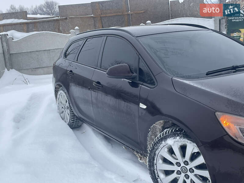 Универсал Opel Astra 2011 в Ивано-Франковске