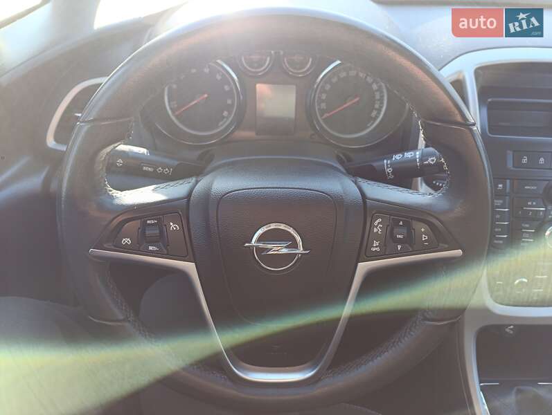 Универсал Opel Astra 2012 в Стрые