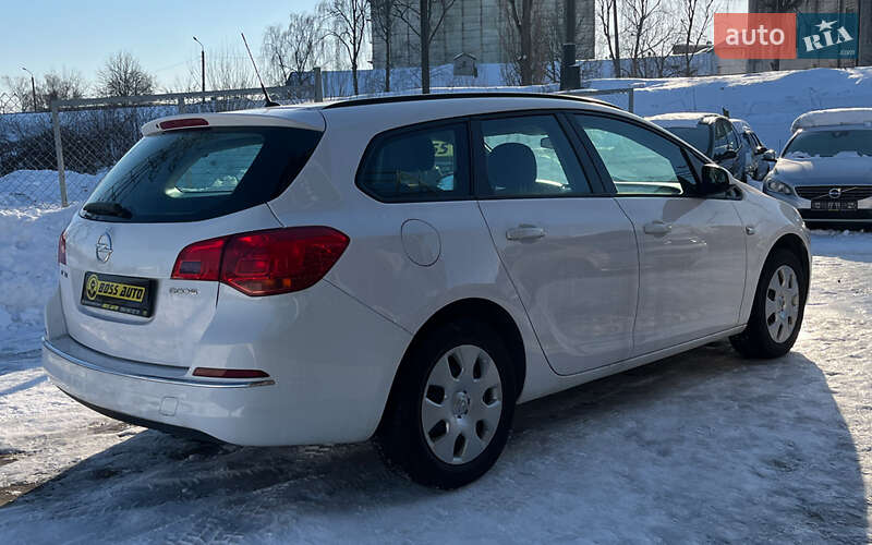 Универсал Opel Astra 2014 в Стрые