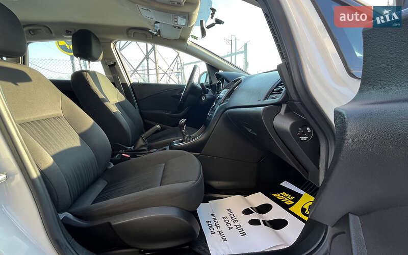 Универсал Opel Astra 2014 в Стрые