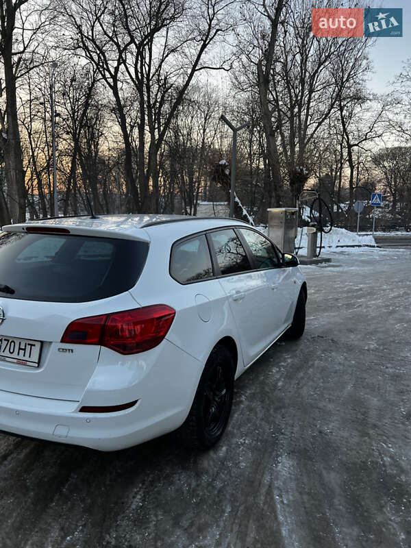 Универсал Opel Astra 2011 в Самборе