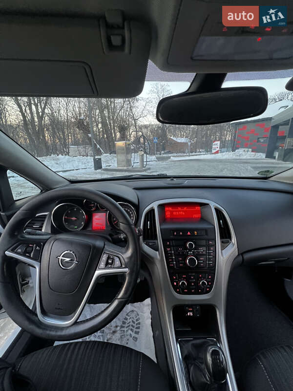 Универсал Opel Astra 2011 в Самборе