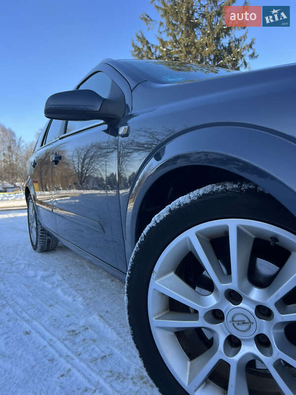 Универсал Opel Astra 2009 в Луцке