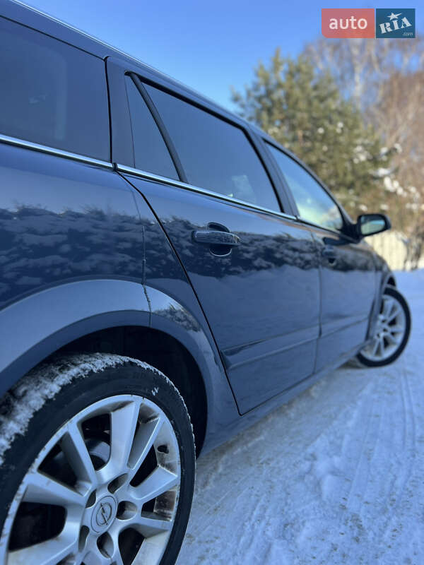 Универсал Opel Astra 2009 в Луцке