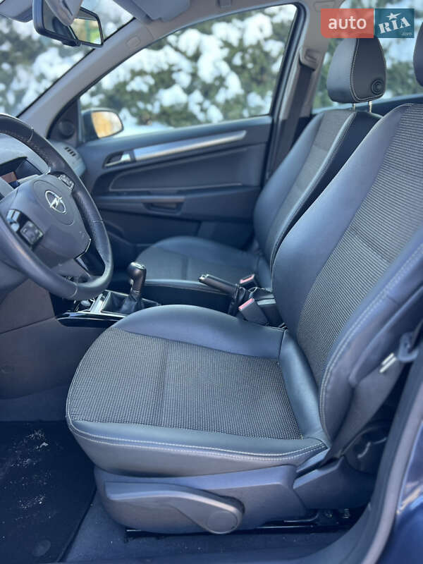 Универсал Opel Astra 2009 в Луцке