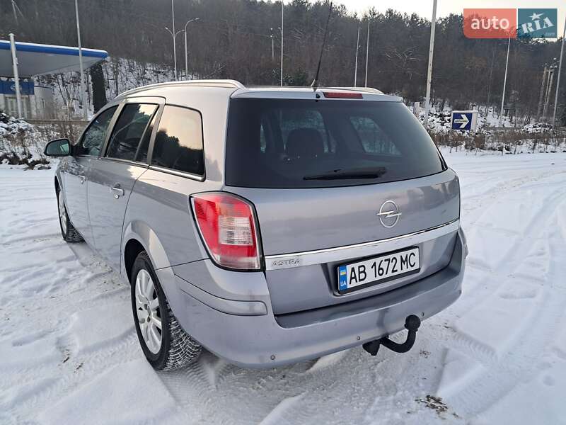 Универсал Opel Astra 2009 в Могилев-Подольске