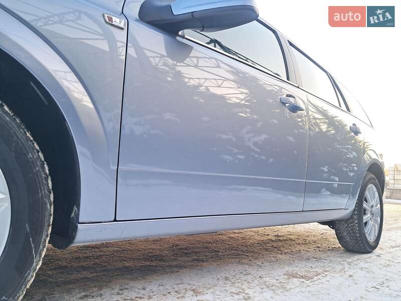 Универсал Opel Astra 2009 в Могилев-Подольске