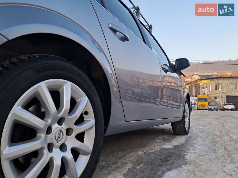 Универсал Opel Astra 2009 в Могилев-Подольске