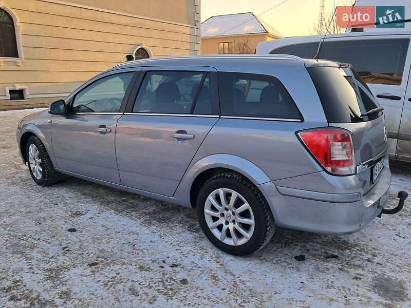 Универсал Opel Astra 2009 в Могилев-Подольске