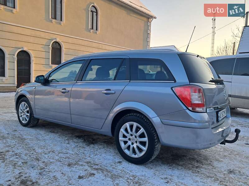 Универсал Opel Astra 2009 в Могилев-Подольске