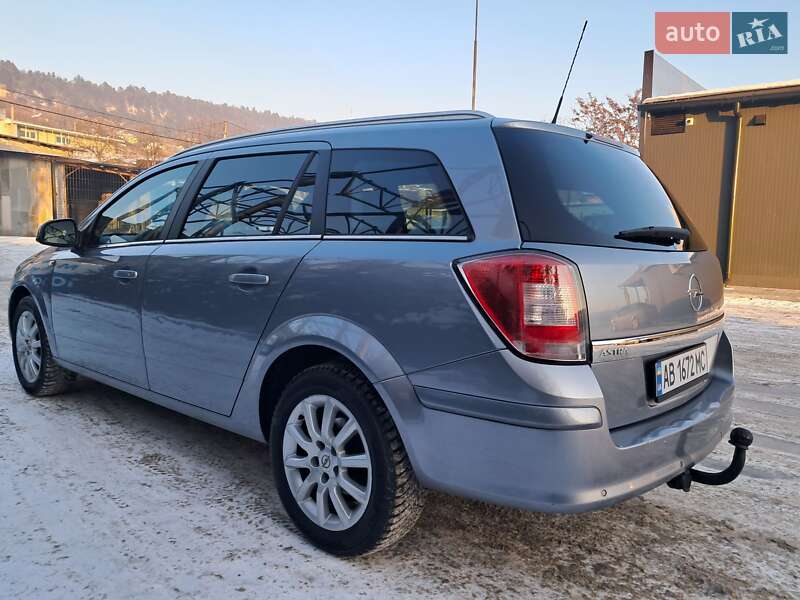 Универсал Opel Astra 2009 в Могилев-Подольске